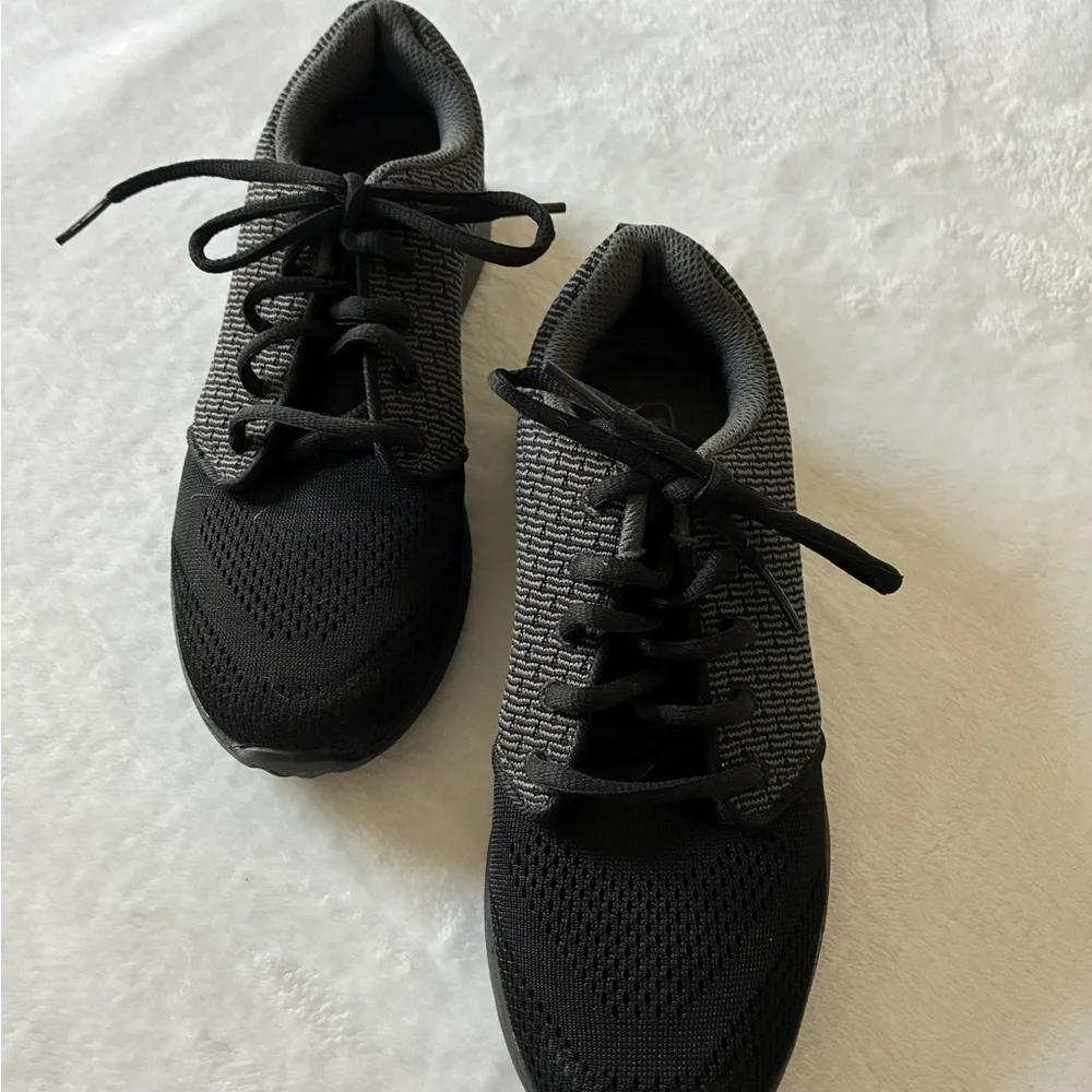 Propet Black and Gray Knit Sneaker